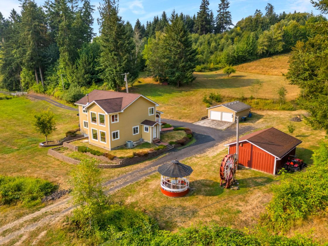Pacific NW Secluded 75 Acre Homestead Ranch - photo 1