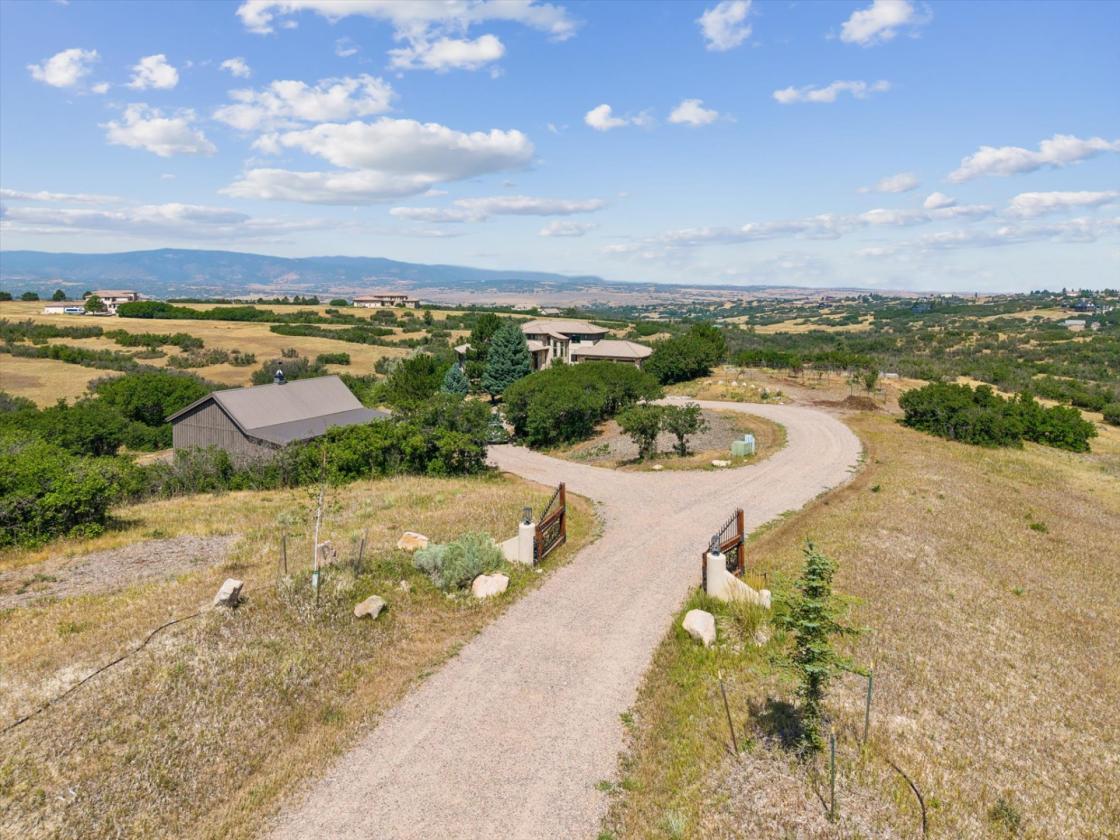 Private oasis on 15 acres 10 minutes from town - photo 14