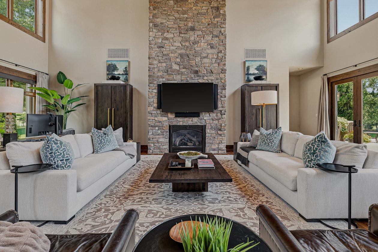 Modern Rustic Estate with Lake, Trails & Barn - photo 9