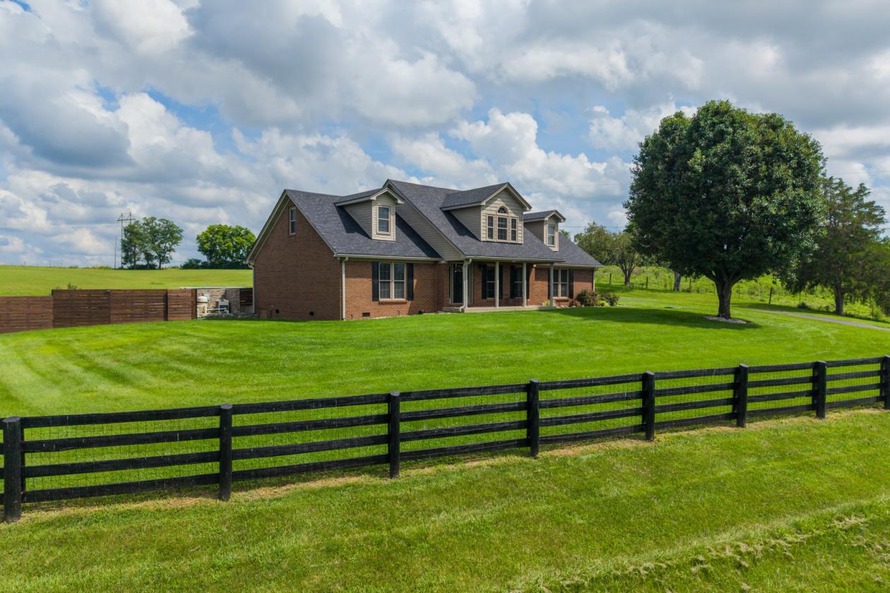 Private Estate Home w/Pool, Barn & Geothermal - photo 1
