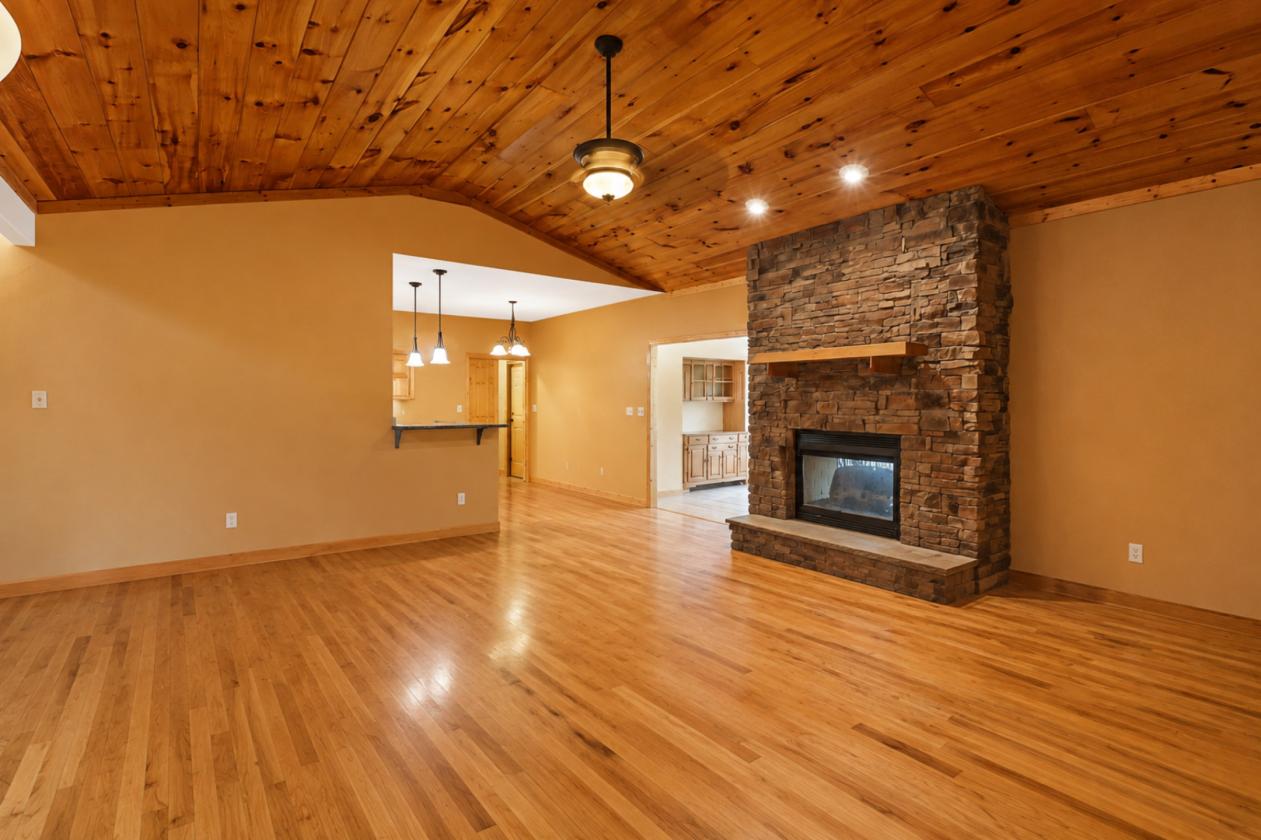 Spacious Cabin in BSF Equestrian community - photo 16