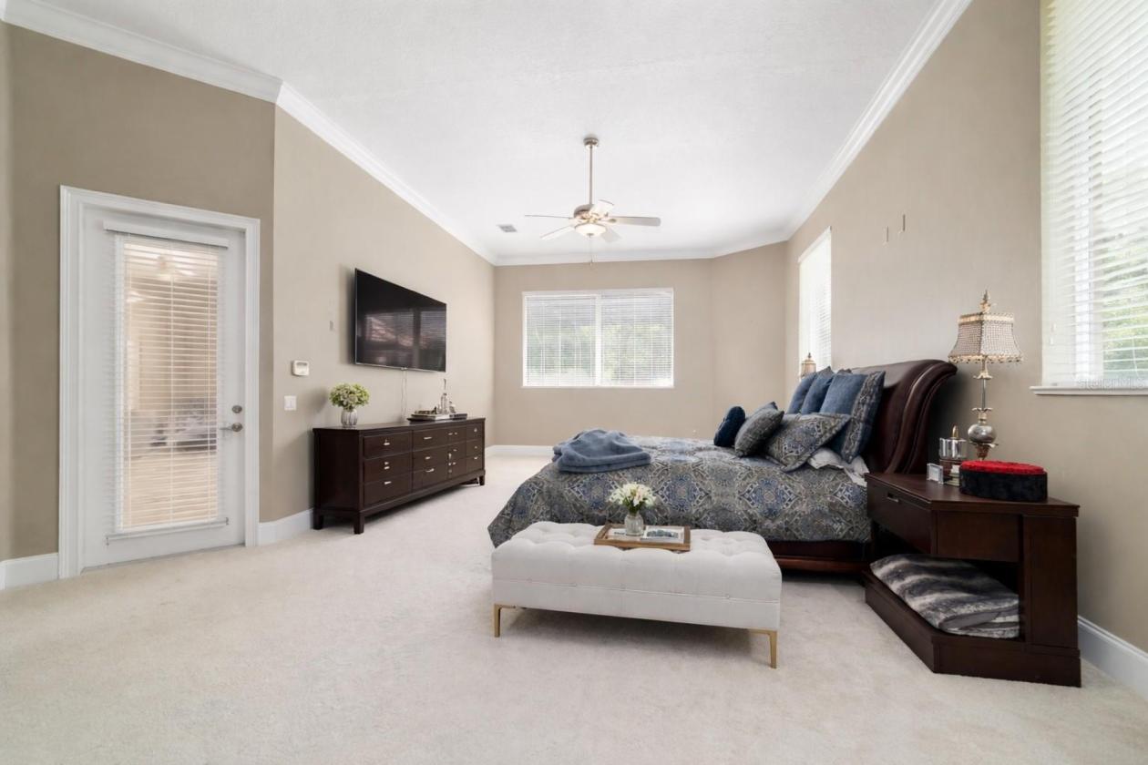Modern Estate in Country Club Farms - photo 16
