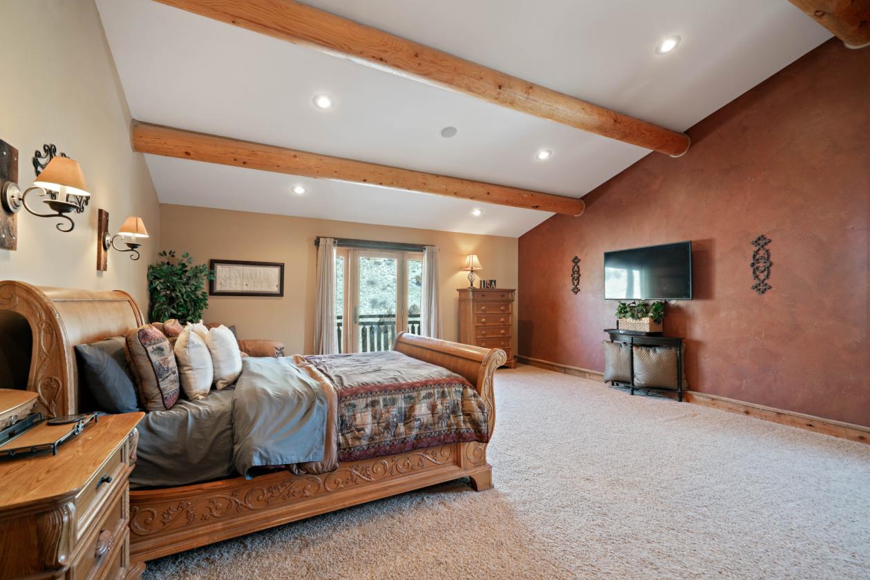 Dream log home on 20 Acres - Fenced & Ready - photo 13