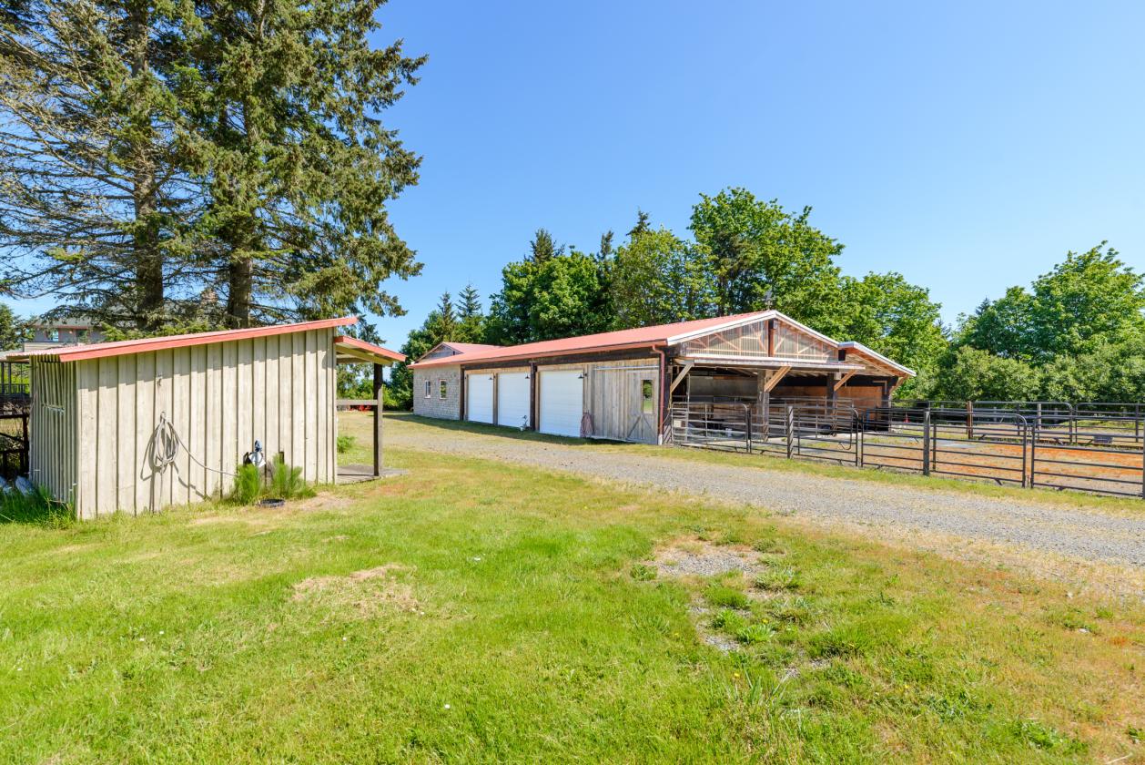 Luxury Equestrian Estate w/Beautiful Water Views - photo 19