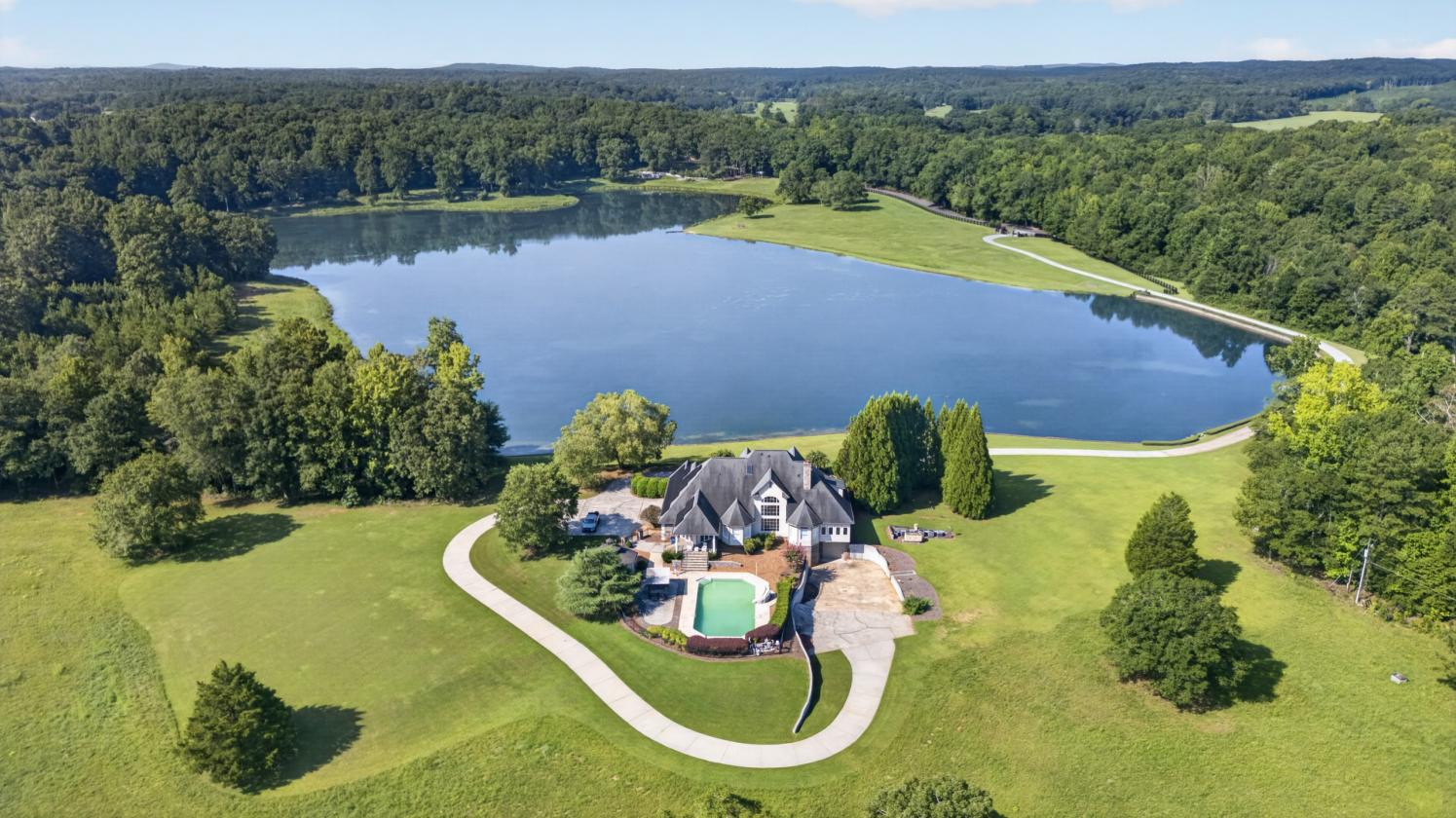 Private 170 Acre Estate With 27 Acre Lake - photo 6
