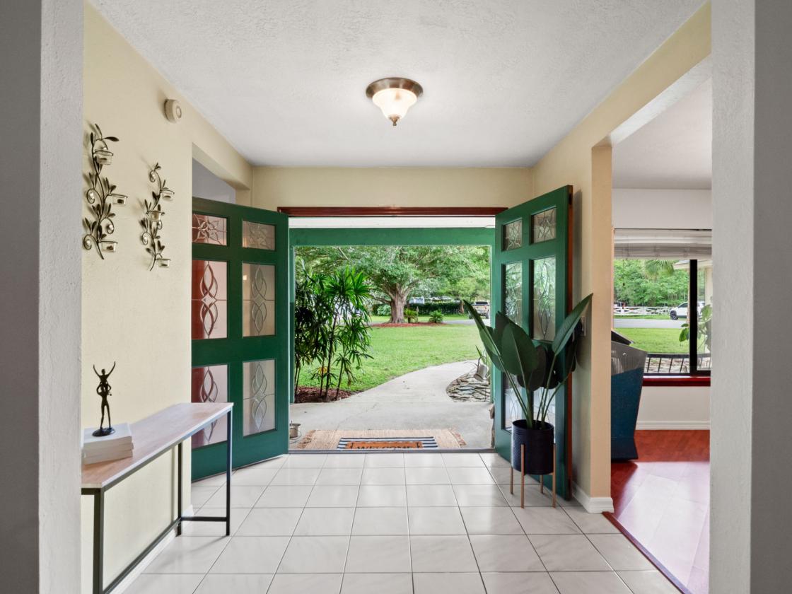2.5 Acre Retreat with Guest House & Workshop - photo 10