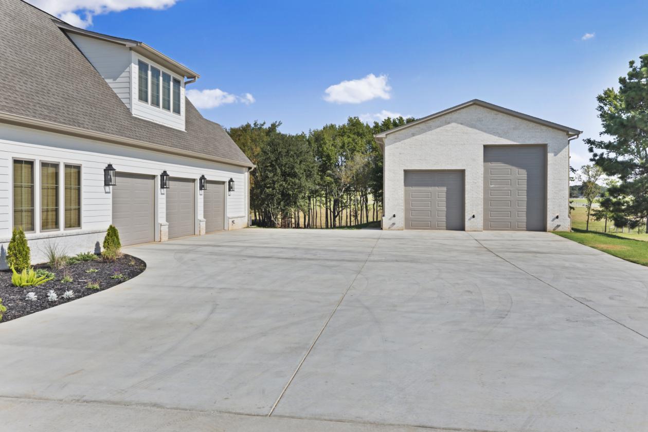 Luxury Horse Property on 5 Acres - photo 3