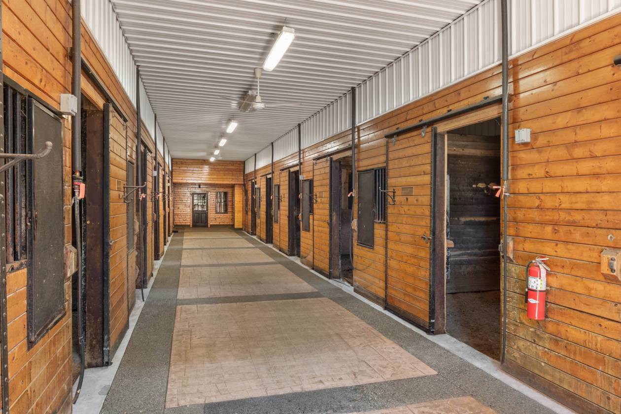 Exclusive Equestrian Estate on 53 Acres - photo 23