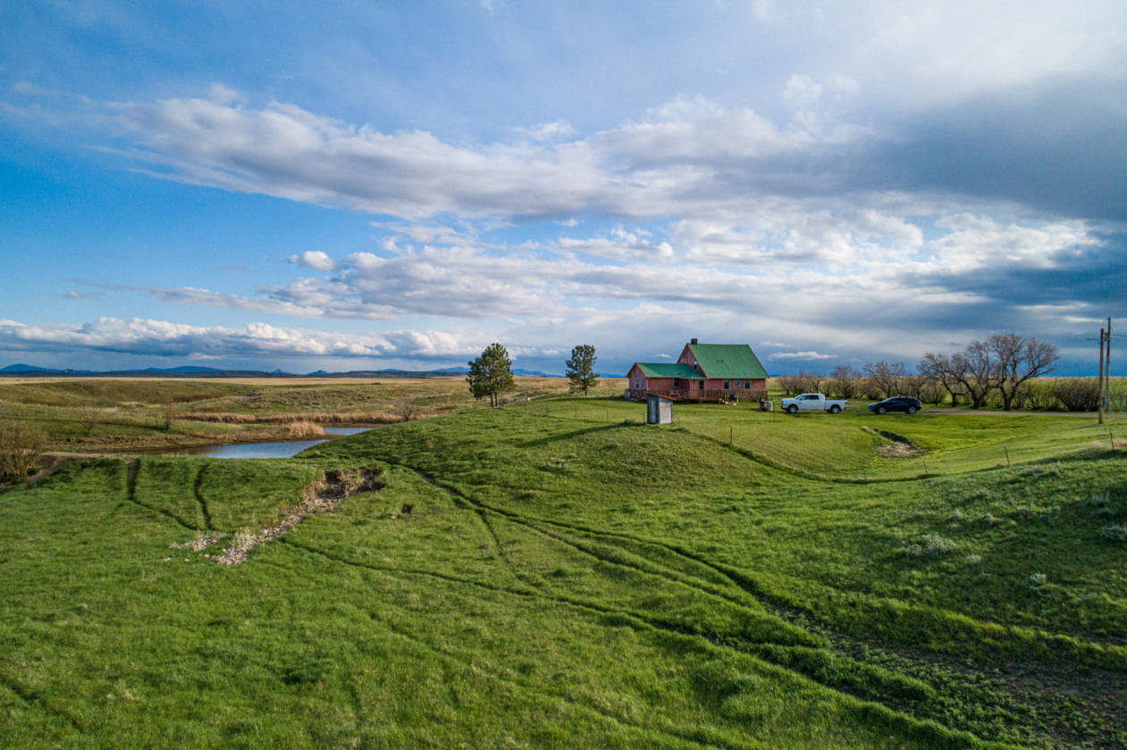 Montana horse property with mountain view Chinook, Blaine County, Montana
