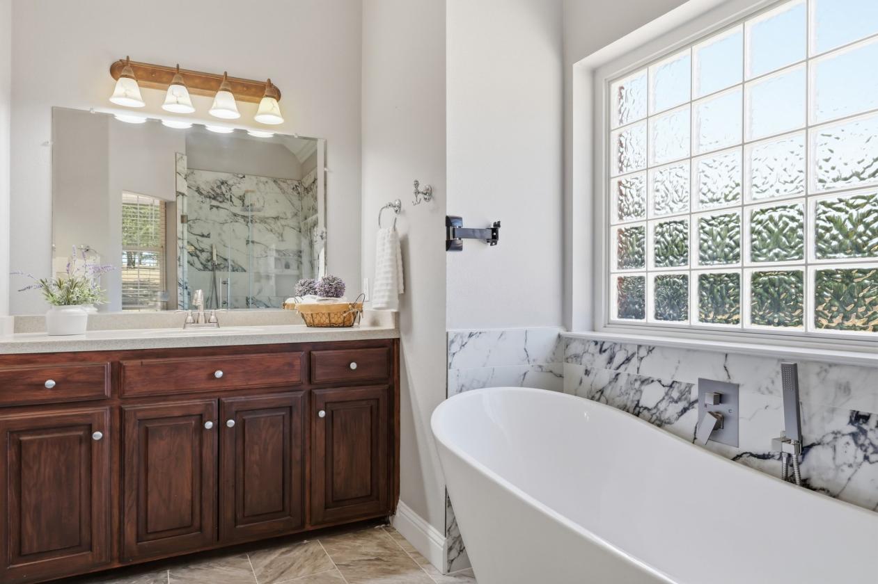 Texas Hill Country-Inspired Custom Home - photo 9