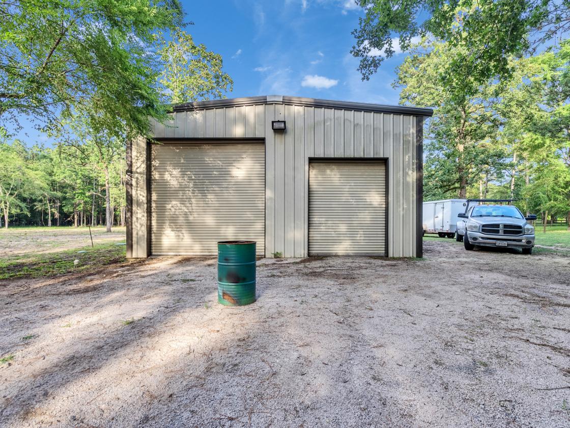 Turn-Key Equestrian Retreat on 8-Acres - photo 4