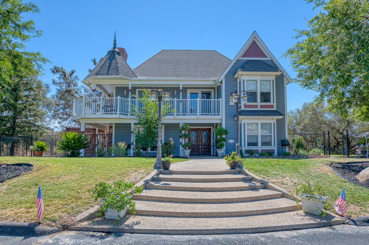Rare Clovis Horse Property with Victorian Home - photo 4