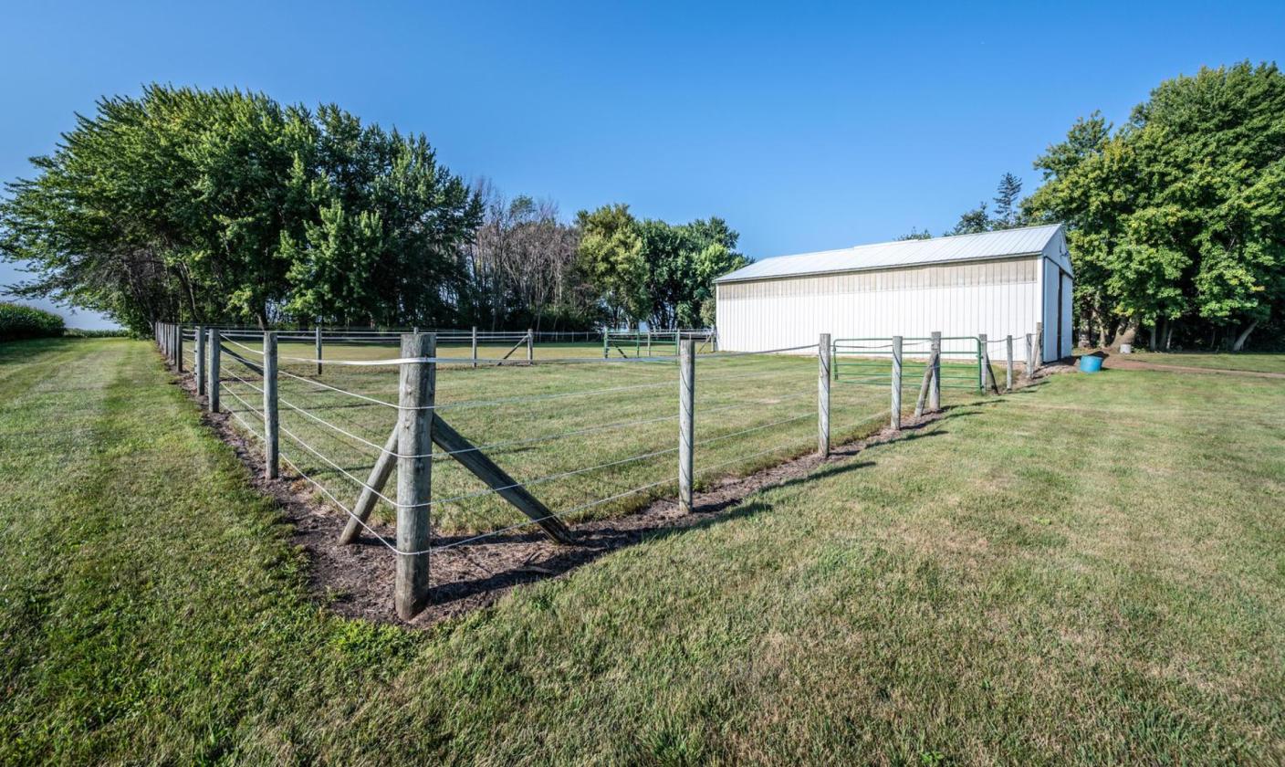 Updated Rambler on 6 acre small horse farm - photo 11