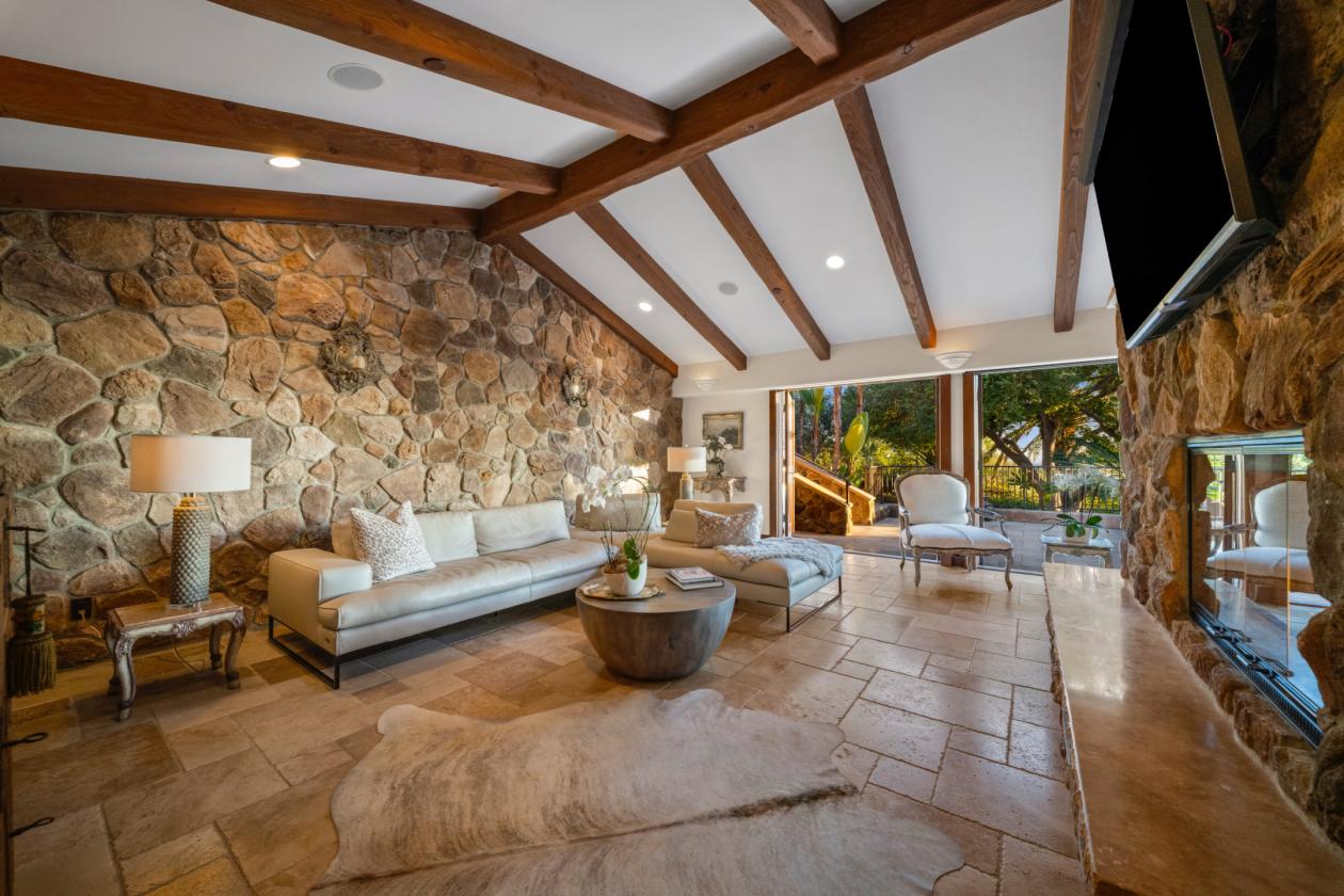 Old World European charm meets California - photo 21