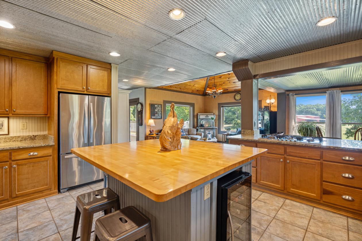 41-ACRE HORSE PROPERTY | 11 STALL BARN & ARENA - photo 10