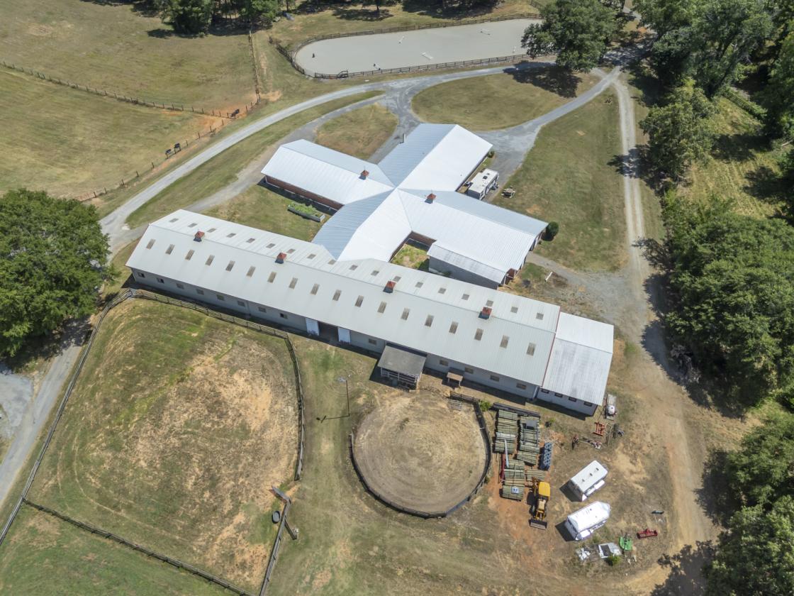 Luxury Horse Farm | 29 Stalls | Indoor Arena - photo 24