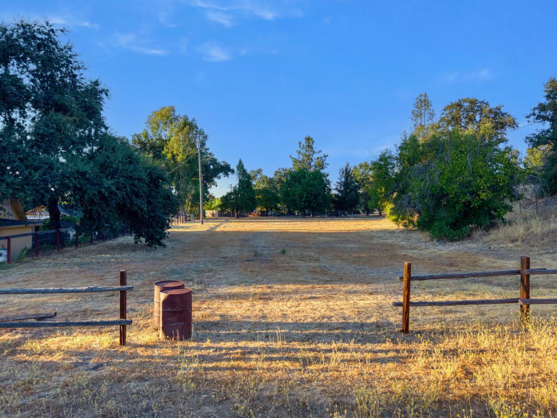 Finch Gardens, Creekside Family Compound & Pasture - photo 10