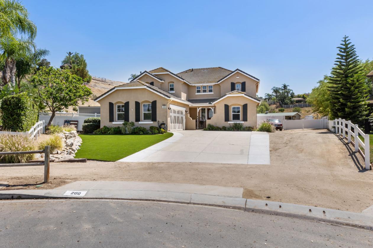 Living the Dream Ranch | Barn, Arena, Pool - photo 6