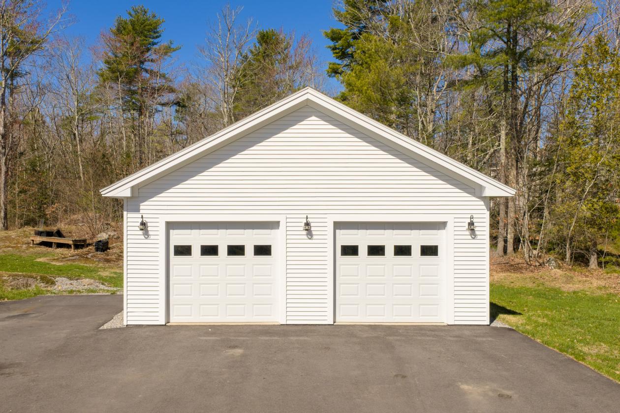 Split level ranch on 10 wooded acres in West Bath - photo 8