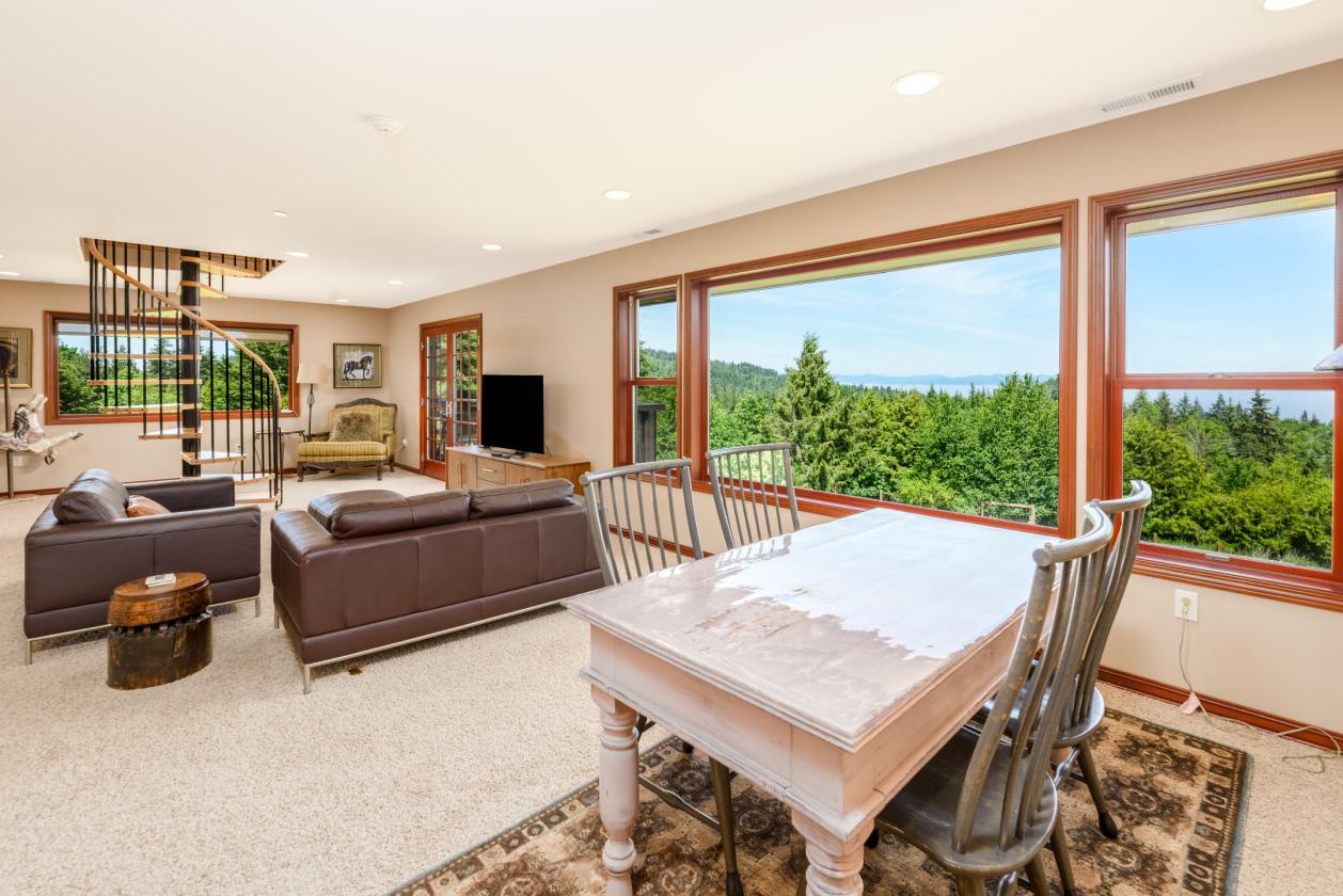 Luxury Equestrian Estate w/Beautiful Water Views - photo 16