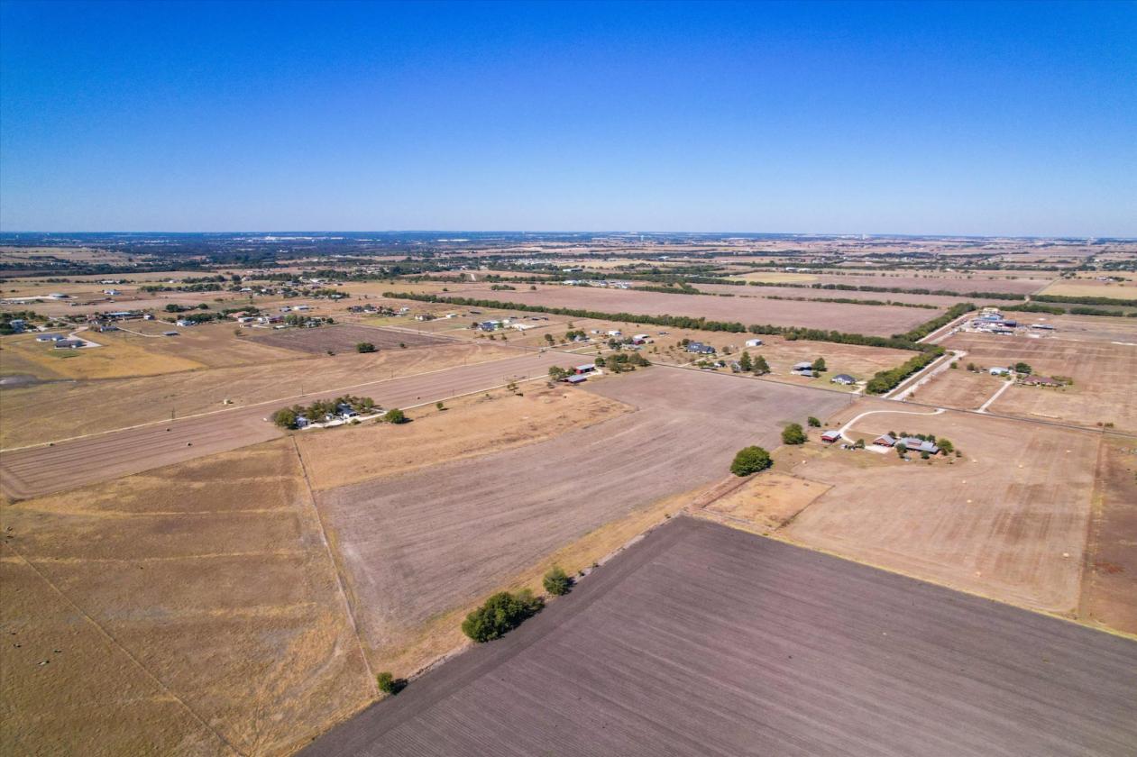 Unrestricted, Fully Fenced, 25.5 Acres and Home - photo 4
