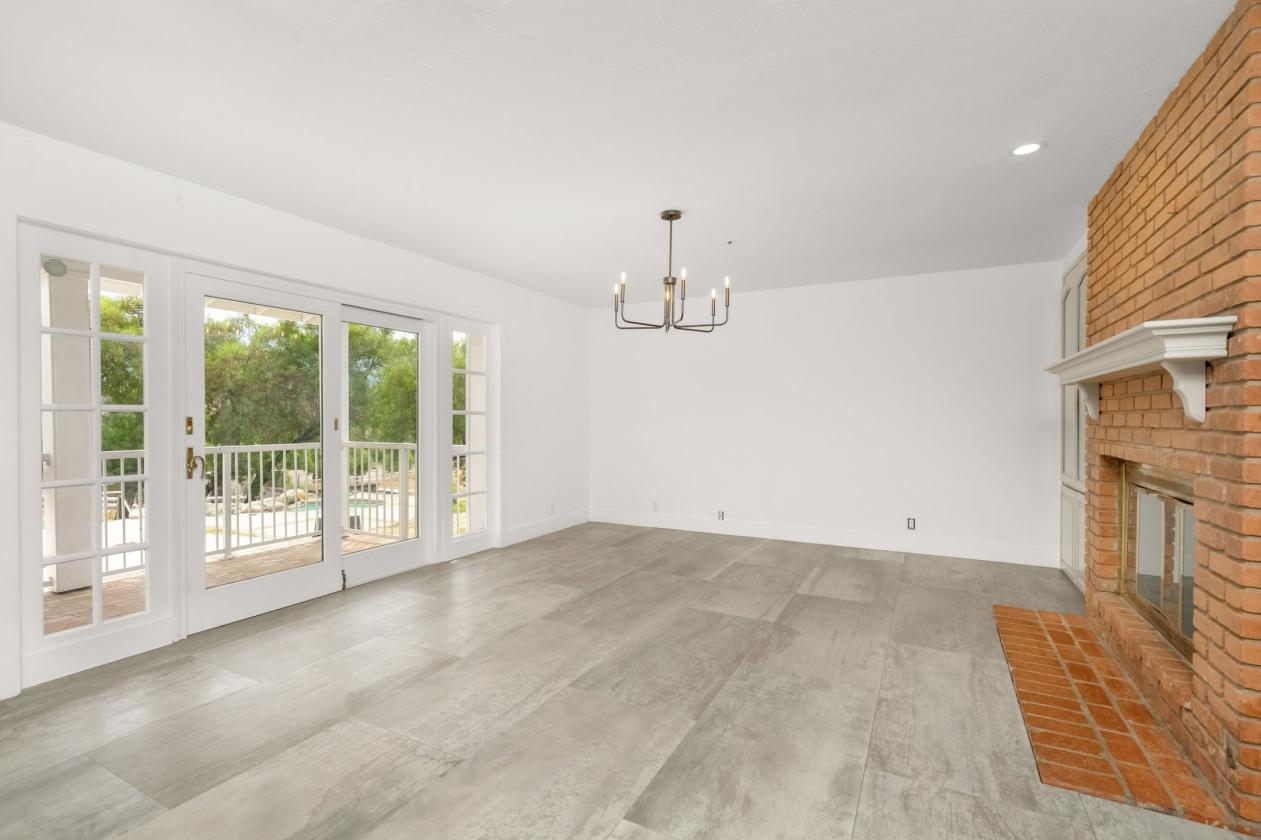 Expansive 5-Acre Estate - photo 10