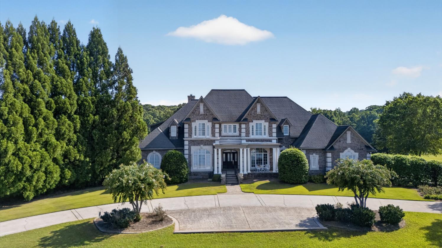 Private 170 Acre Estate With 27 Acre Lake - photo 2