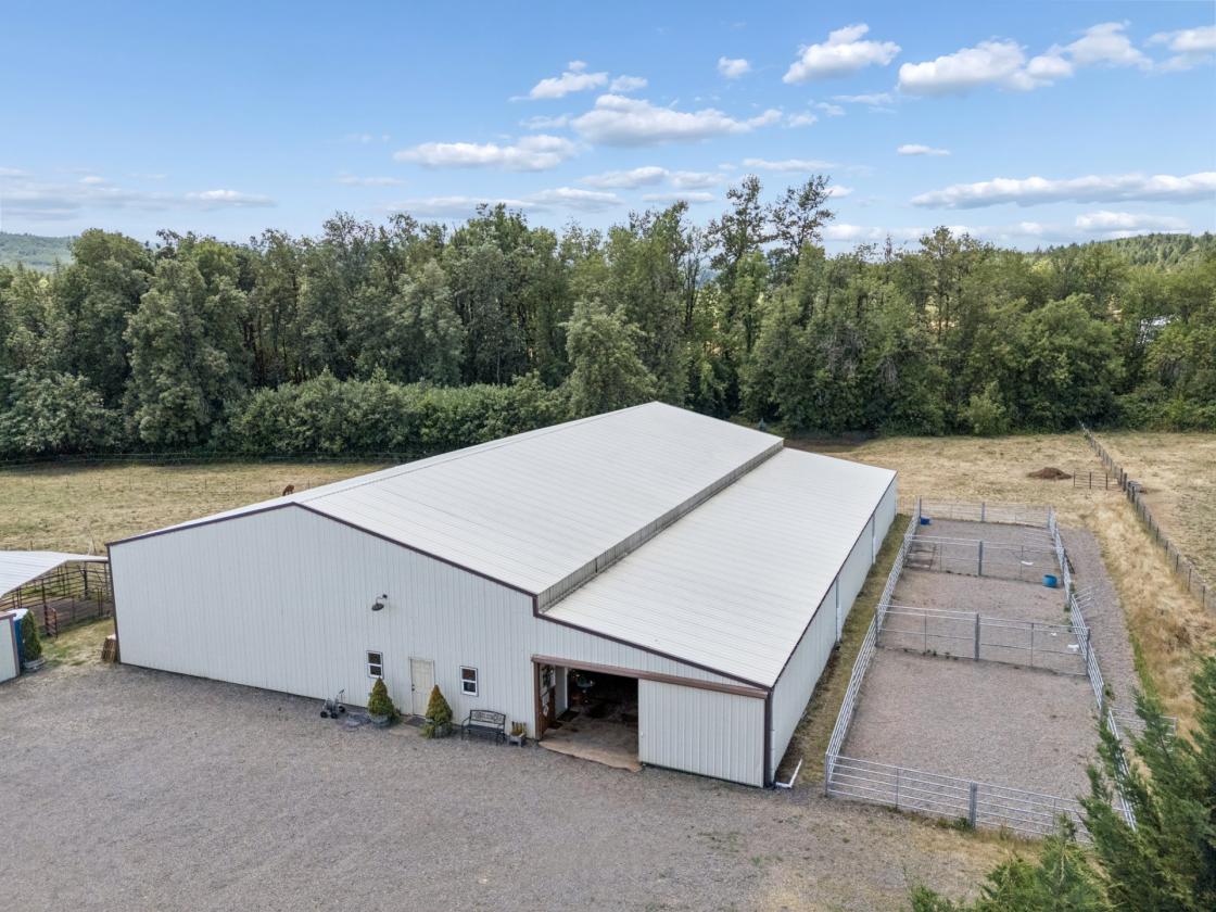 Boutique Equestrian Estate — Turnkey Move-In Ready - photo 18