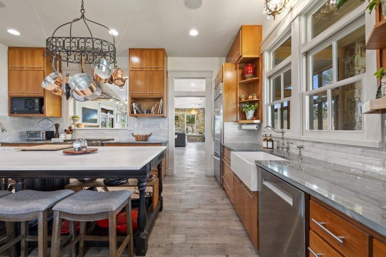 Hilltop Retreat - Modern Craftsman Architecture - photo 14