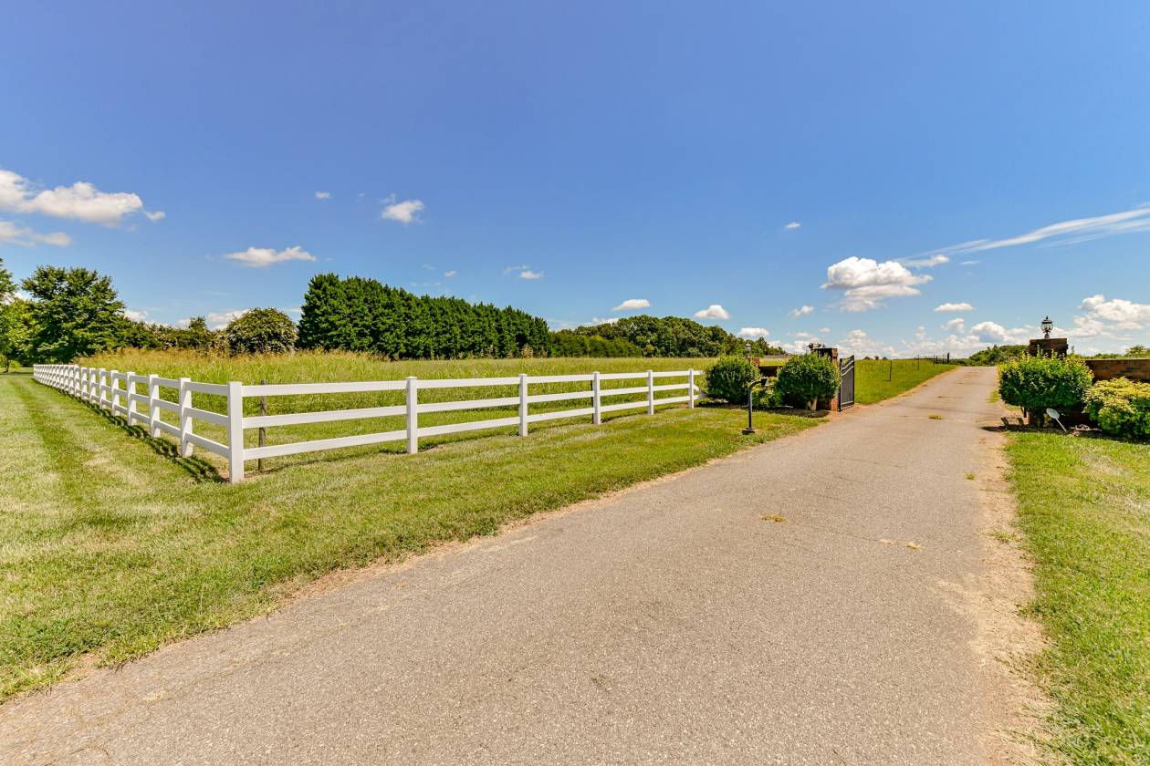 HorsesCattleBeautiful Property Mount Pleasant, Cabarrus County, North Carolina