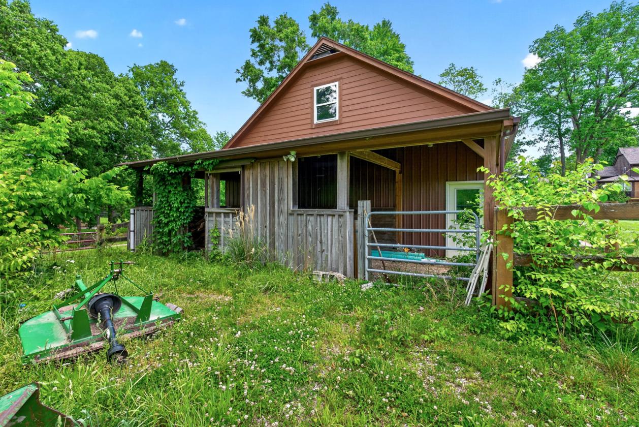 Tudor Home with 2-Stall Barn in the Heart of Lebanon - photo 26