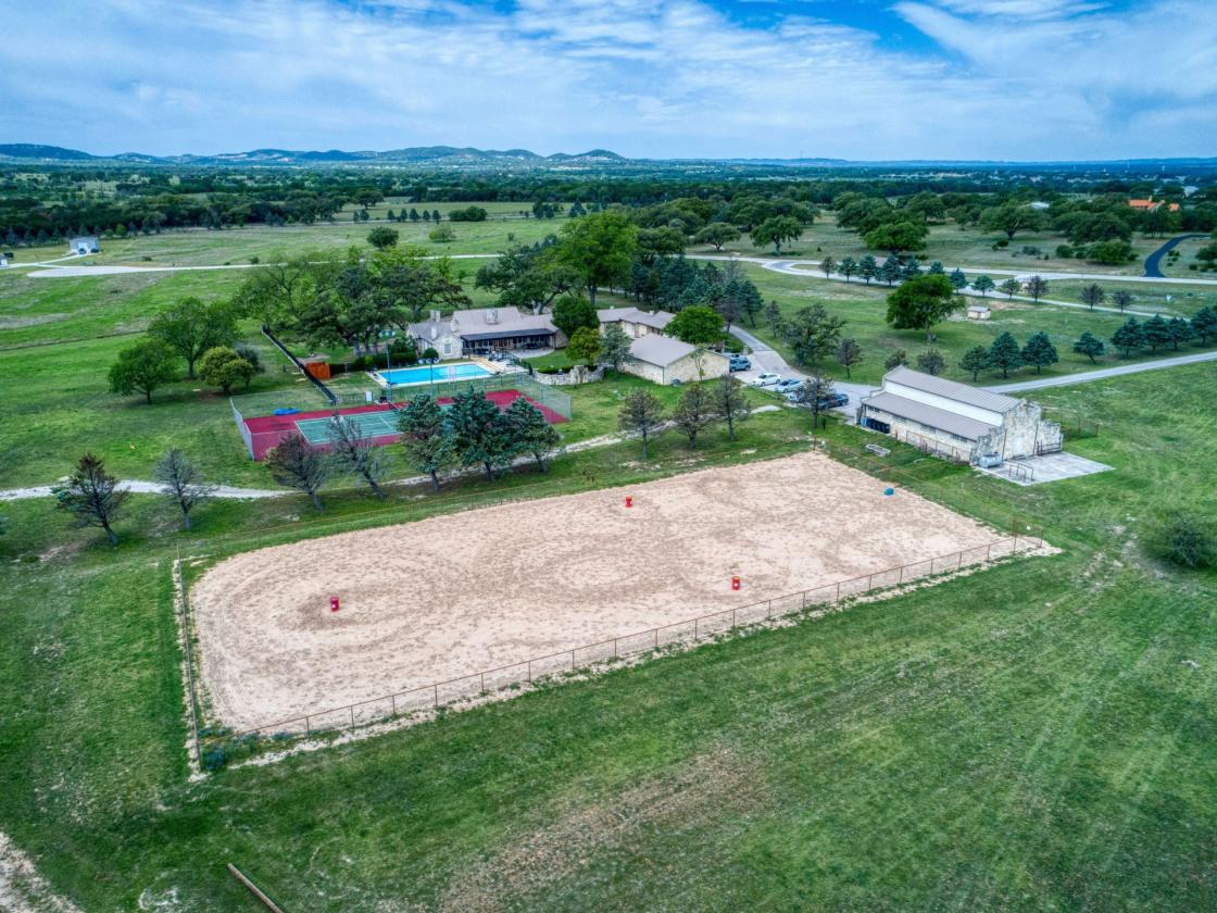 Hill Country Showcase Home Plus Horse Barn - photo 30