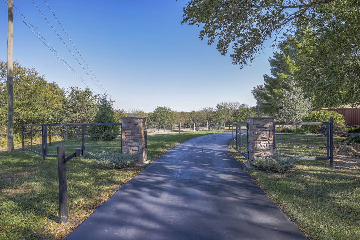 Horse Property for sale.