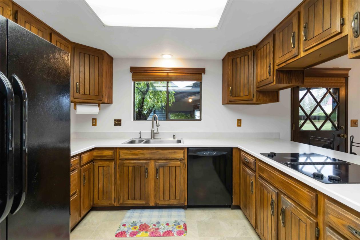 5-Acre Equestrian Retreat on Abernathy Creek - photo 9