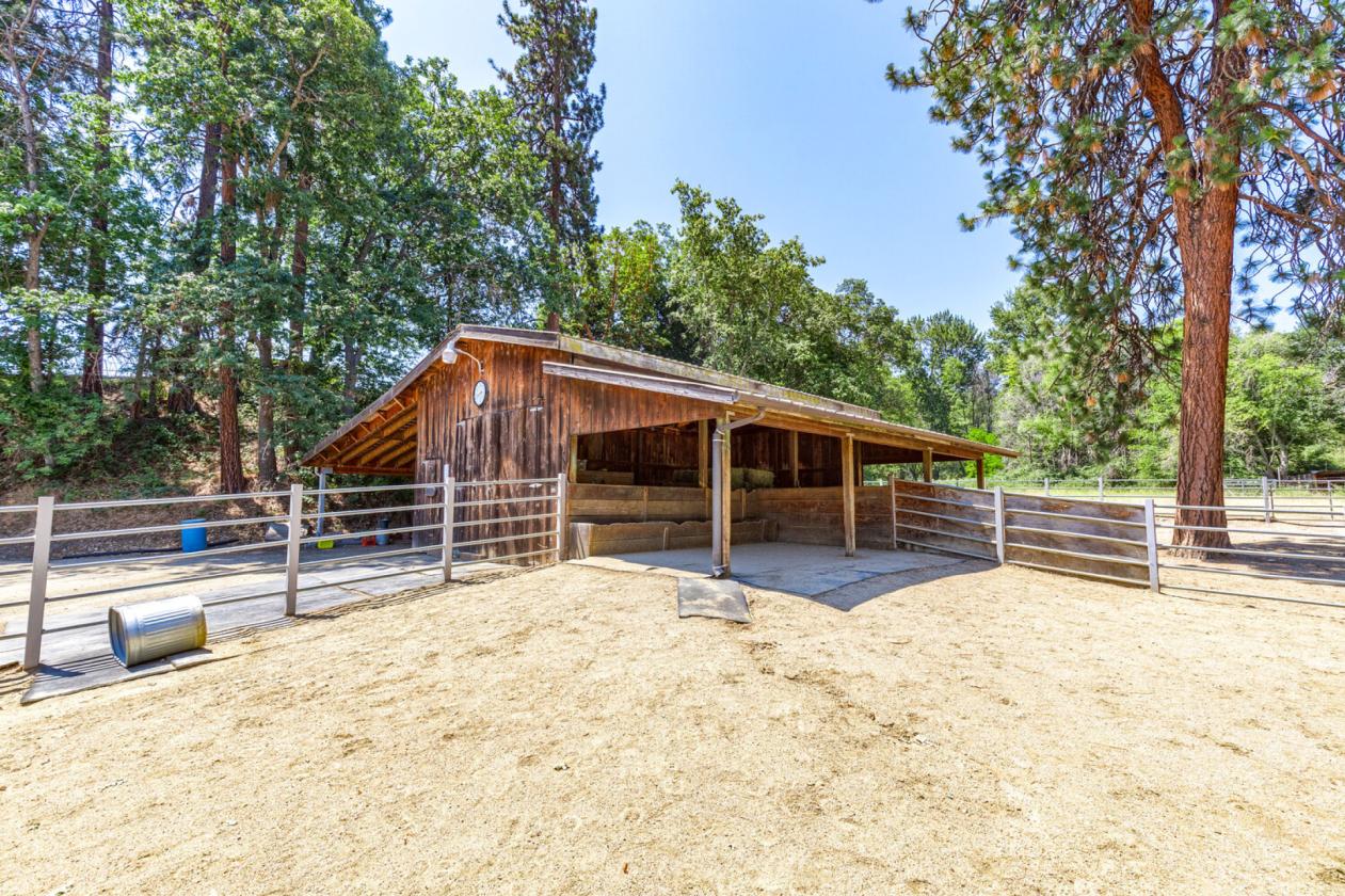 Premier Southern Oregon Equestrian Estate - photo 9