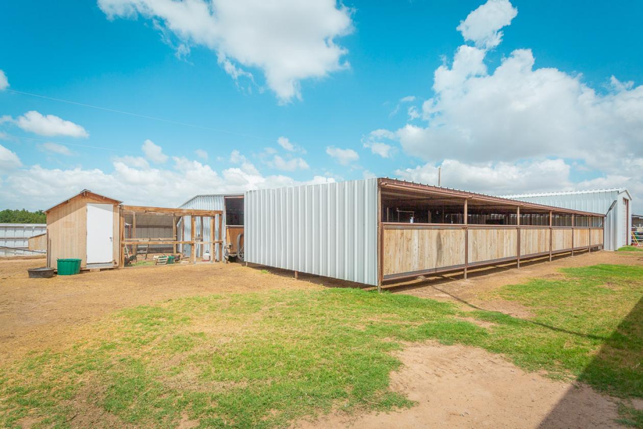 Exceptional 20-acre property - photo 6