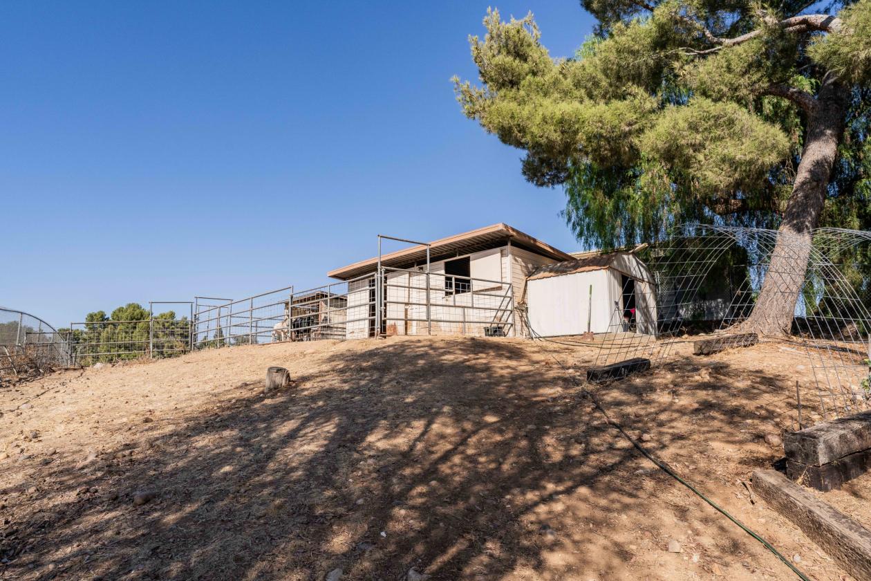Great Single Story with 2 Stall Barn and Paddocks - photo 3