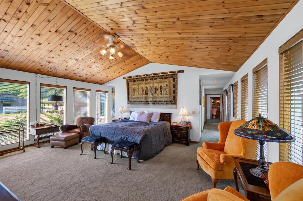 133 acres Stunning Horse Farm - photo 7