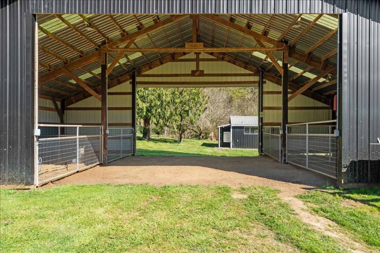 HORSE PROPERTY WITH 2 REMODELED HOMES ON 14+ ACRES - photo 11