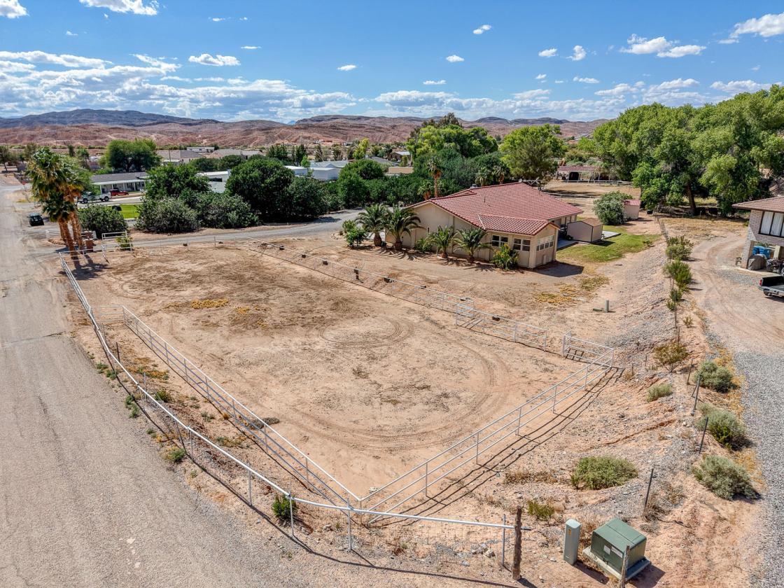 Custom Home, 2 Arenas, Barn, Orchard, WATER RIGHTS - photo 24