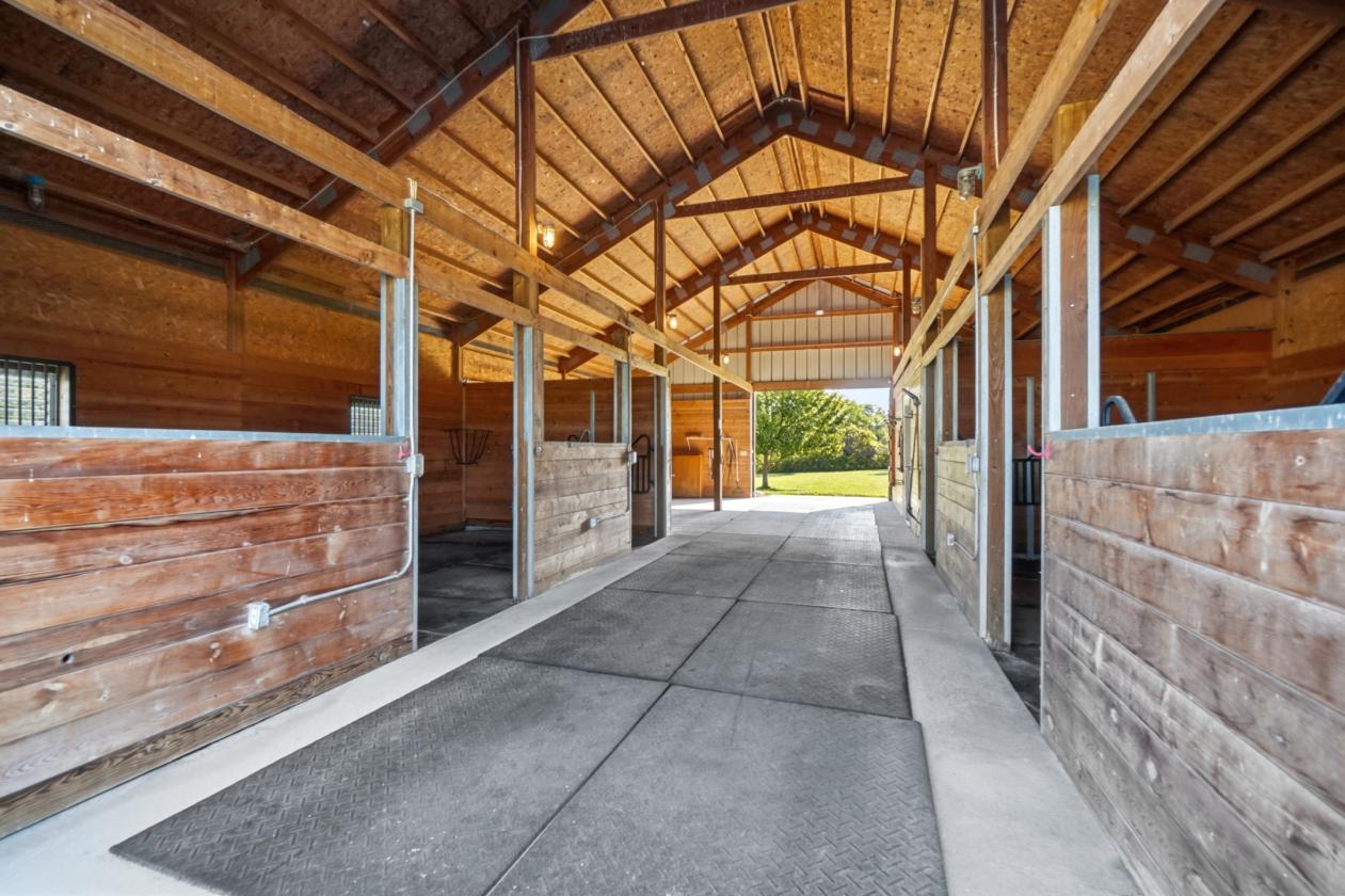 EQUESTRIAN RETREAT ON 10 ACRES - photo 26