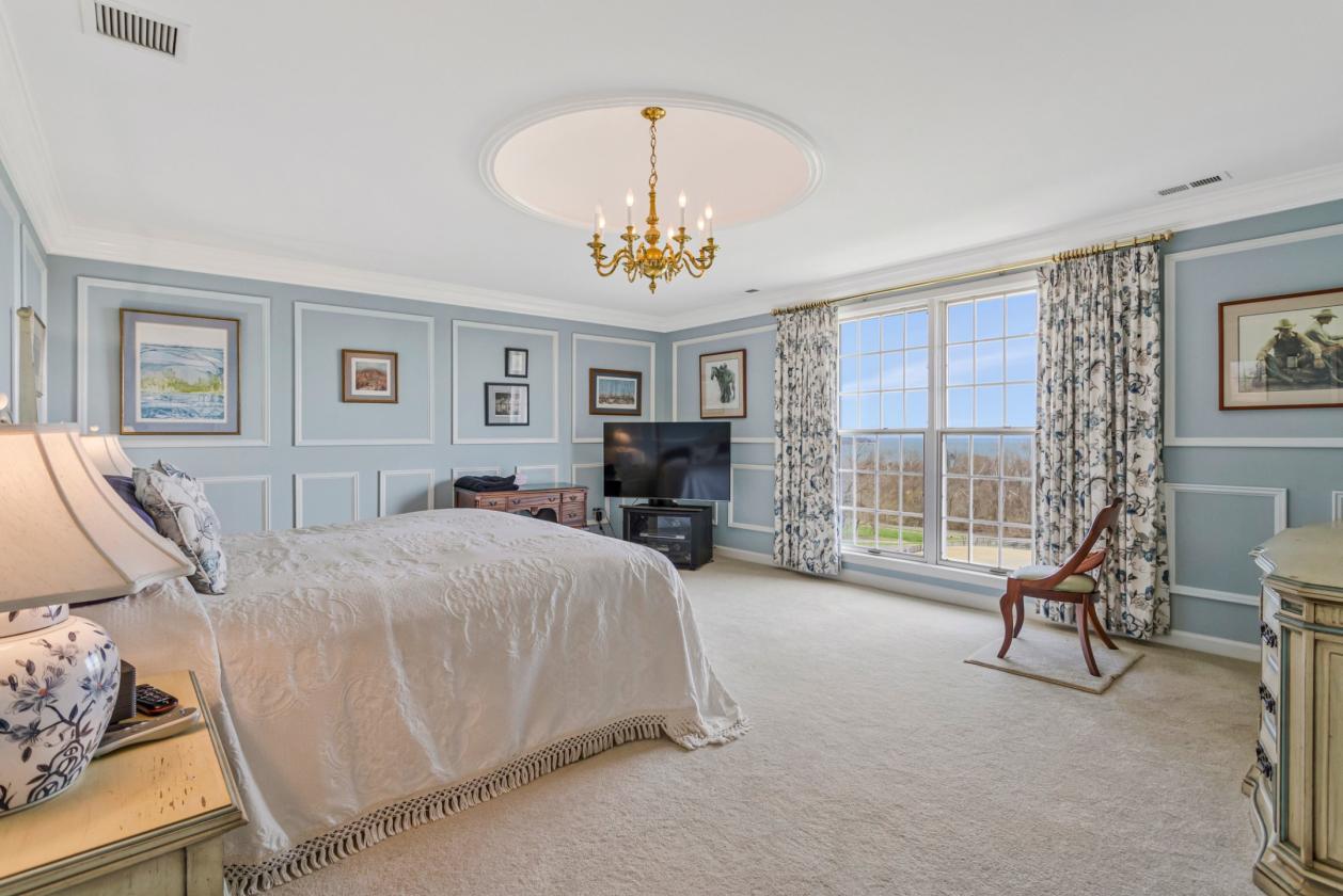 Custom-Crafted Equestrian Estate on 13 Acres - photo 18