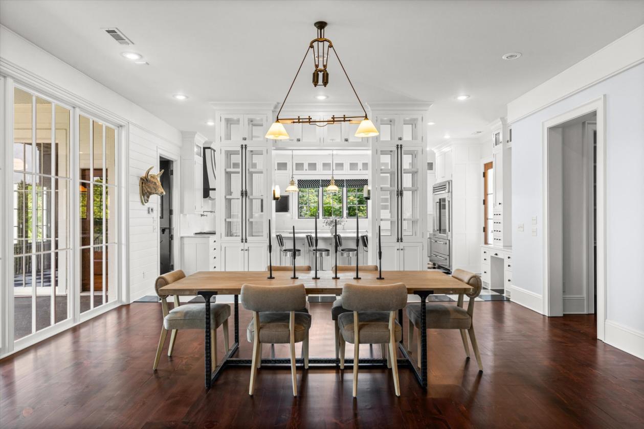 Luxury Lake Front Estate w/ Indoor & Outdoor Arena - photo 13