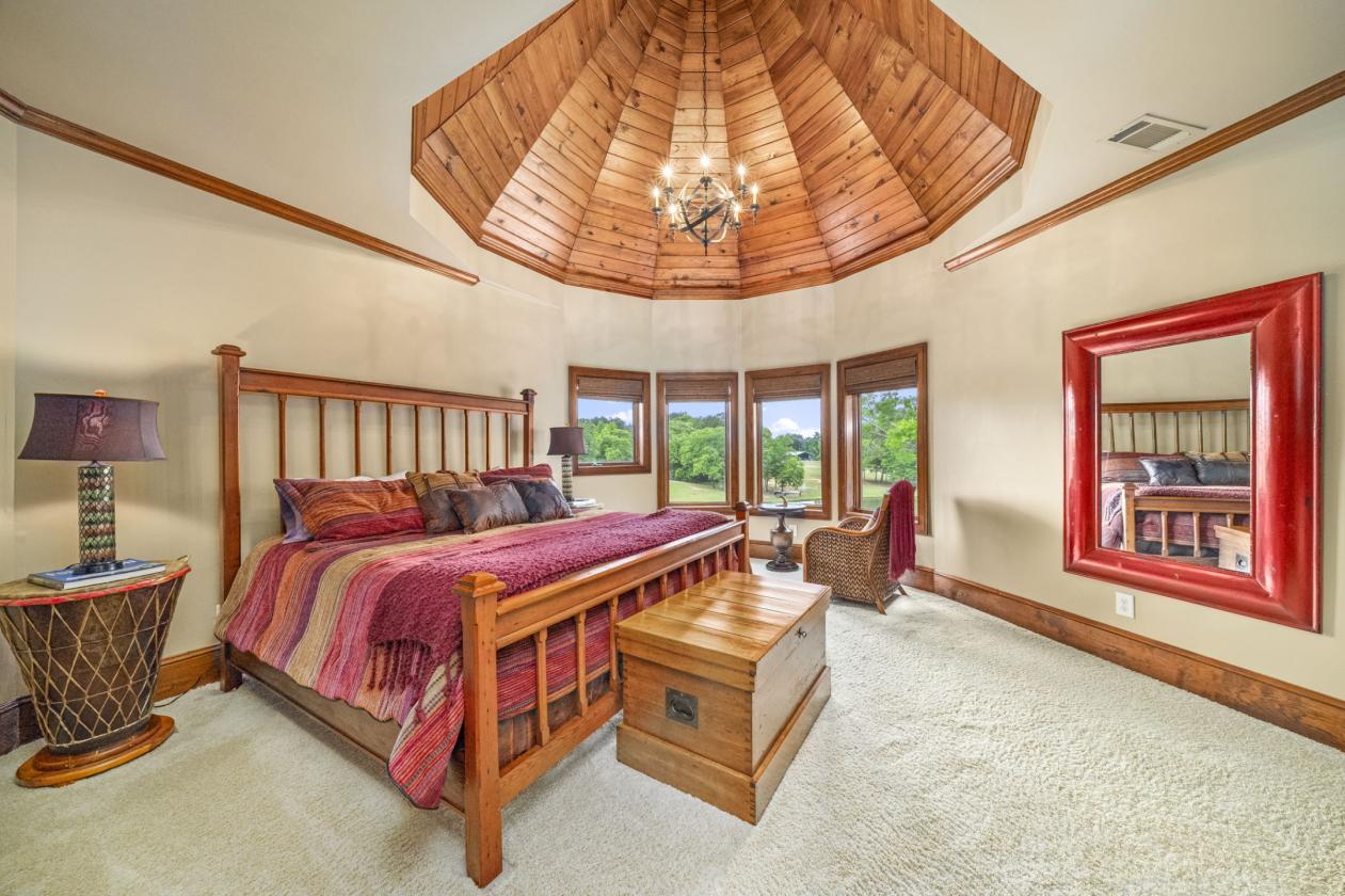 Luxury Estate on 2022 Acres with Helicopter Hangar - photo 18