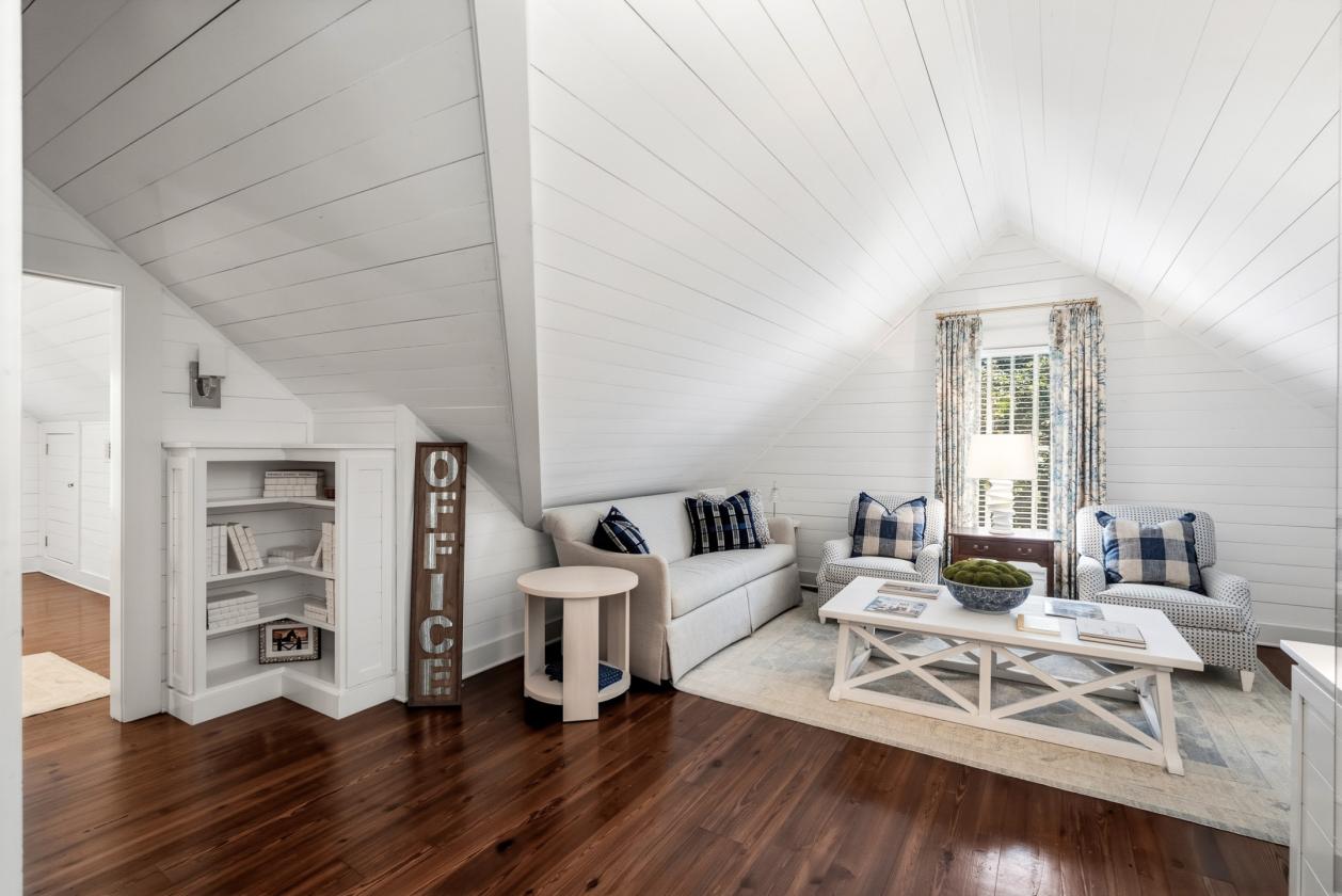 Luxury Equestrian Estate bordered by Bruce's Field - photo 16