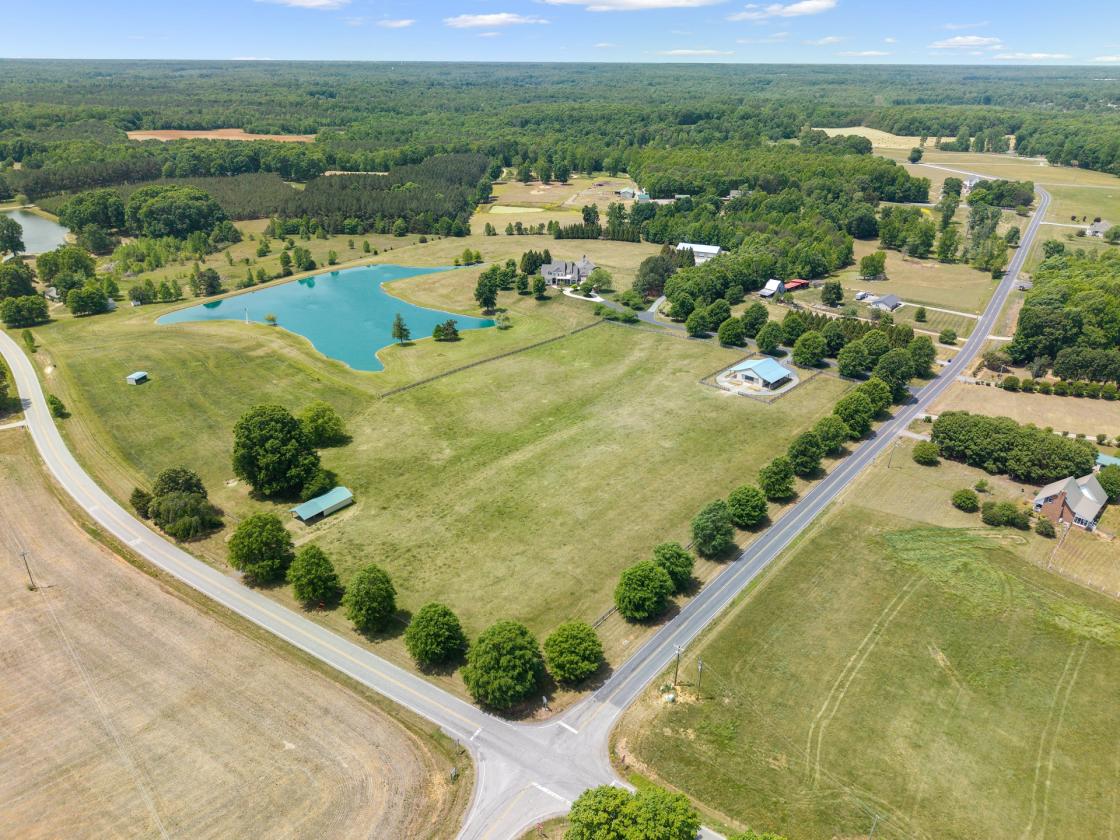 Gated 31.5-Acre Luxury Equestrian Estate With Pond - photo 3