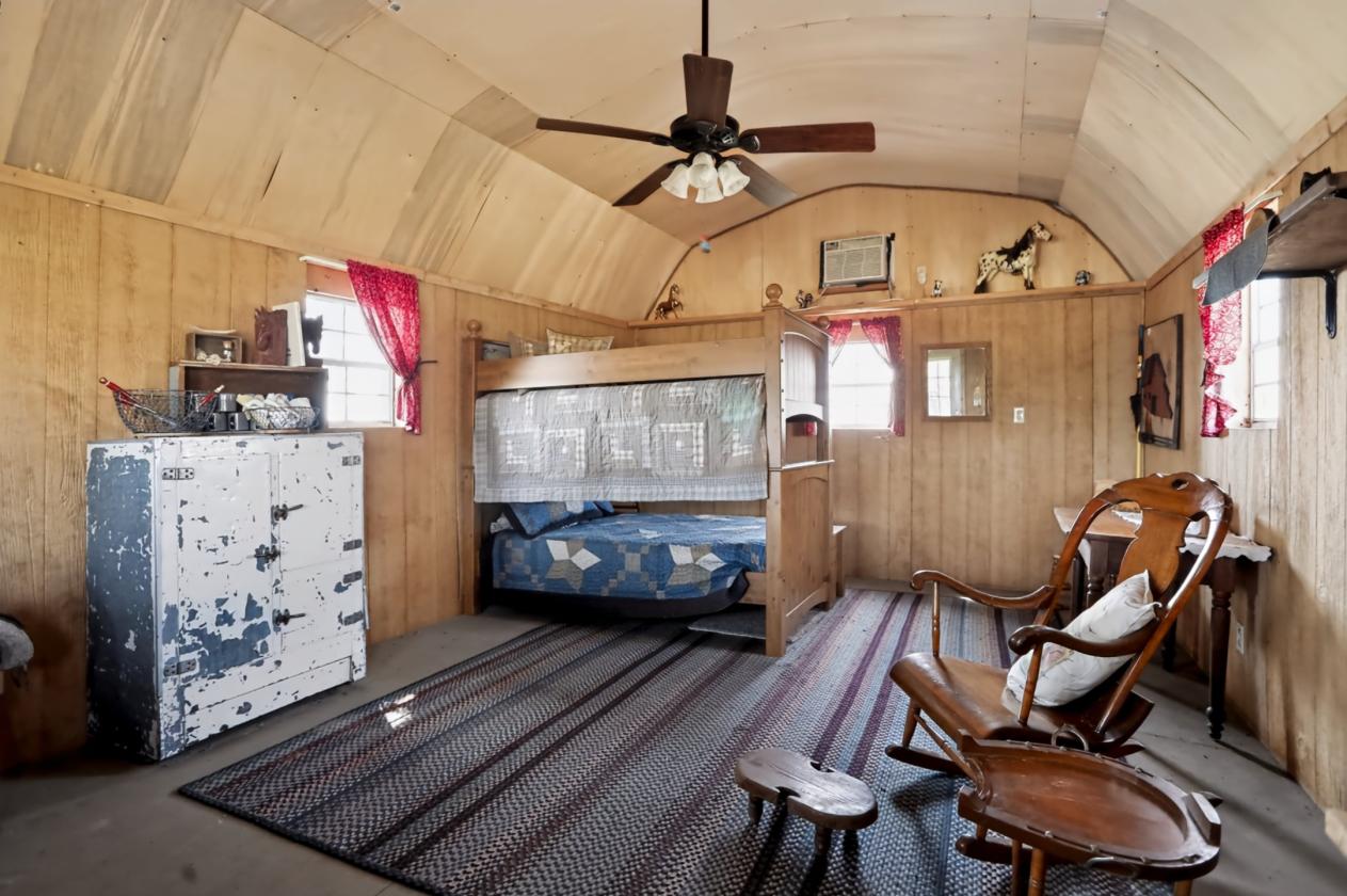 Ideal Equestrian training & boarding facility - photo 25