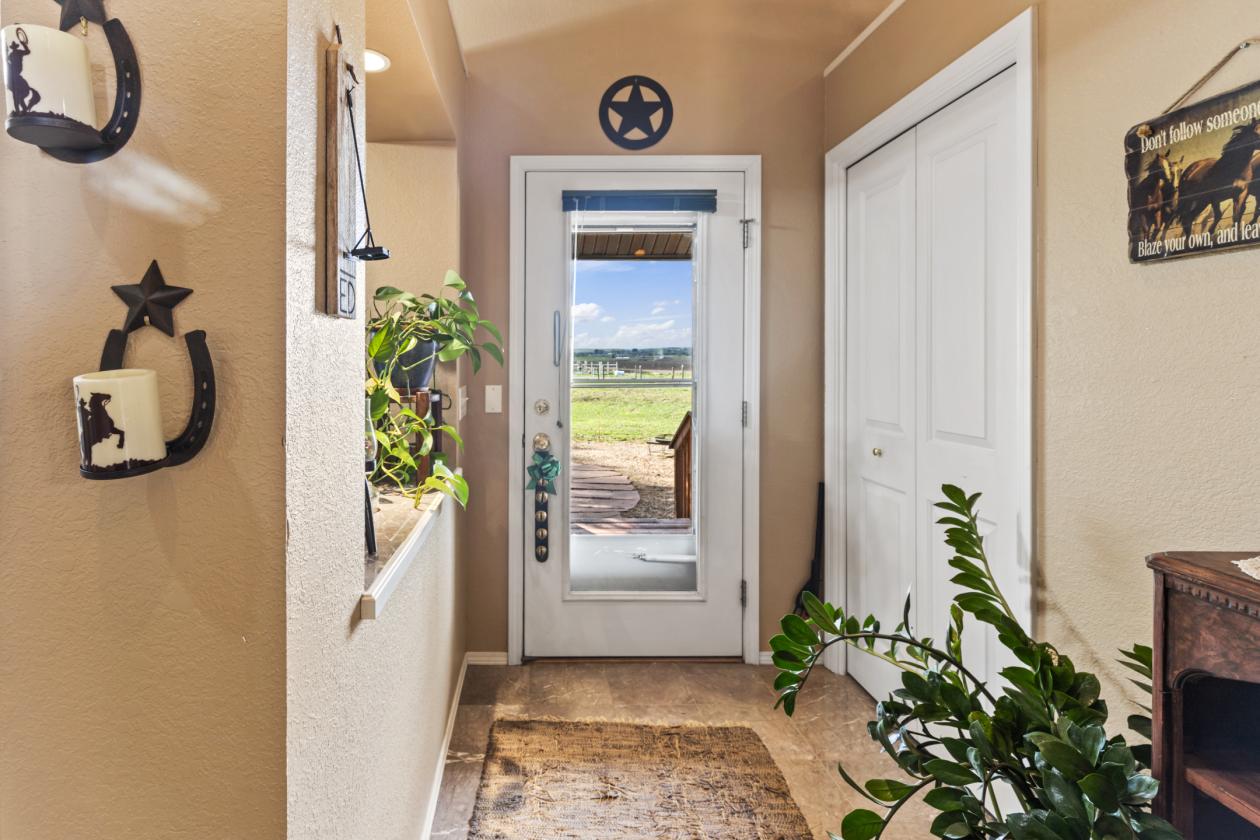 Beautiful Spring Creek Mesa Equestrian farm! - photo 19