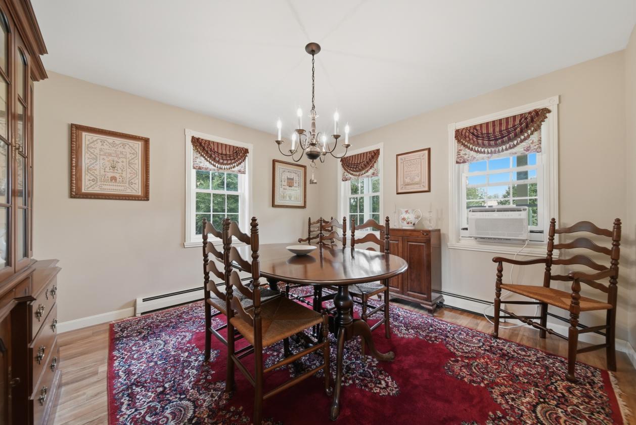 Beautifully Maintained Equestrian Farm/4.2 Acres! - photo 18