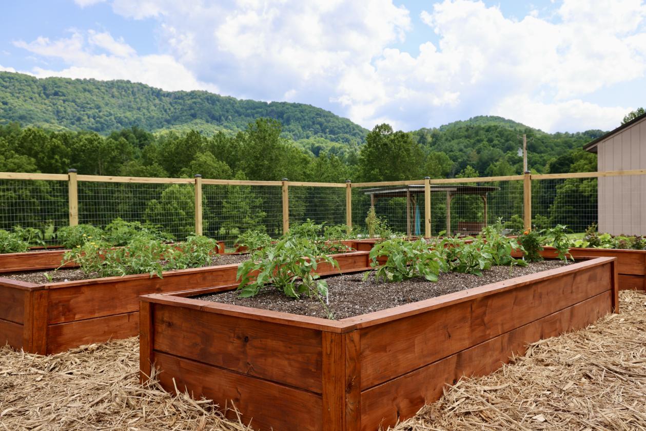 Timber-Frame Estate With Mountain Views - photo 29
